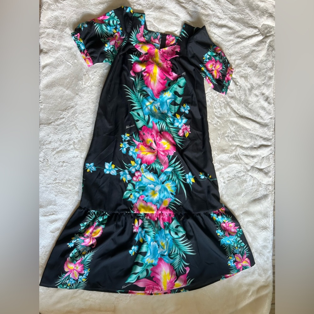 Royal Creations Hawaii woman dress